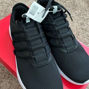 🩵NWT 🩵Men’s Puma soft ride Star Vital Sneakers